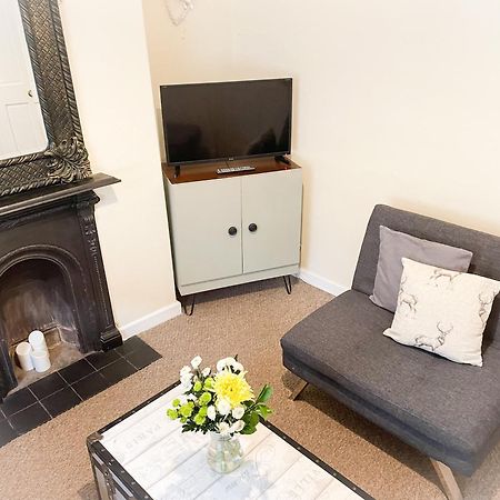 Waverley Lodge - Quaint Victorian Home With Free Parking York Bagian luar foto