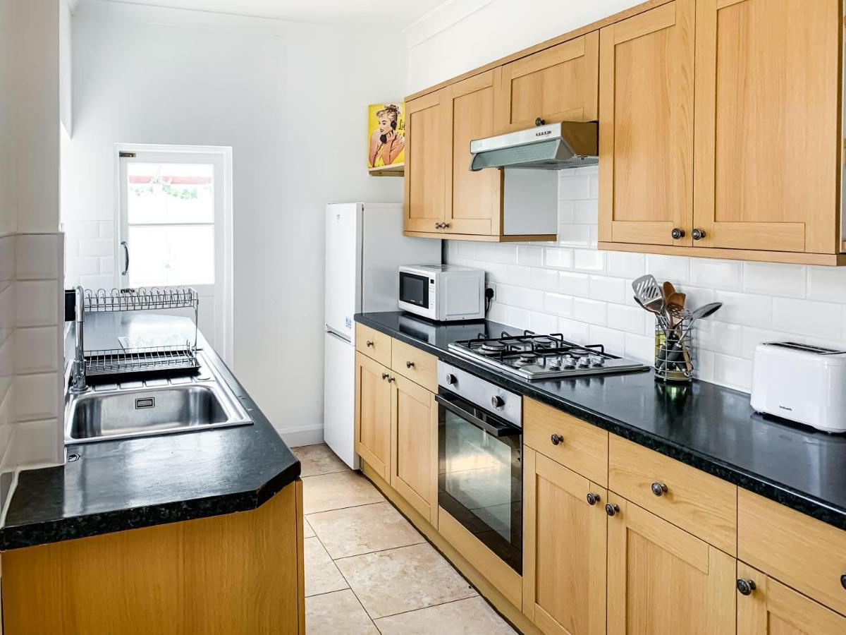 Waverley Lodge - Quaint Victorian Home With Free Parking York Bagian luar foto
