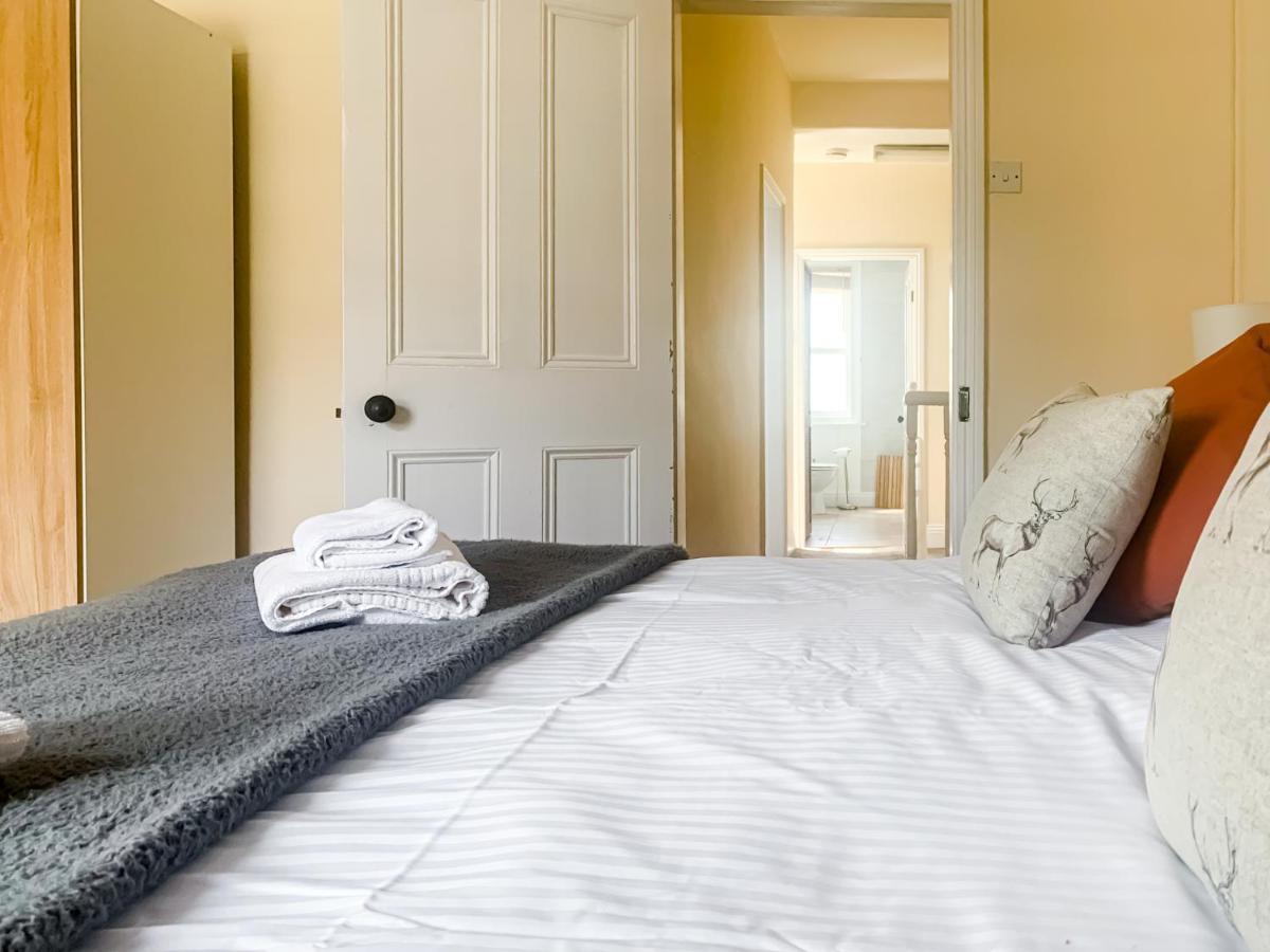 Waverley Lodge - Quaint Victorian Home With Free Parking York Bagian luar foto