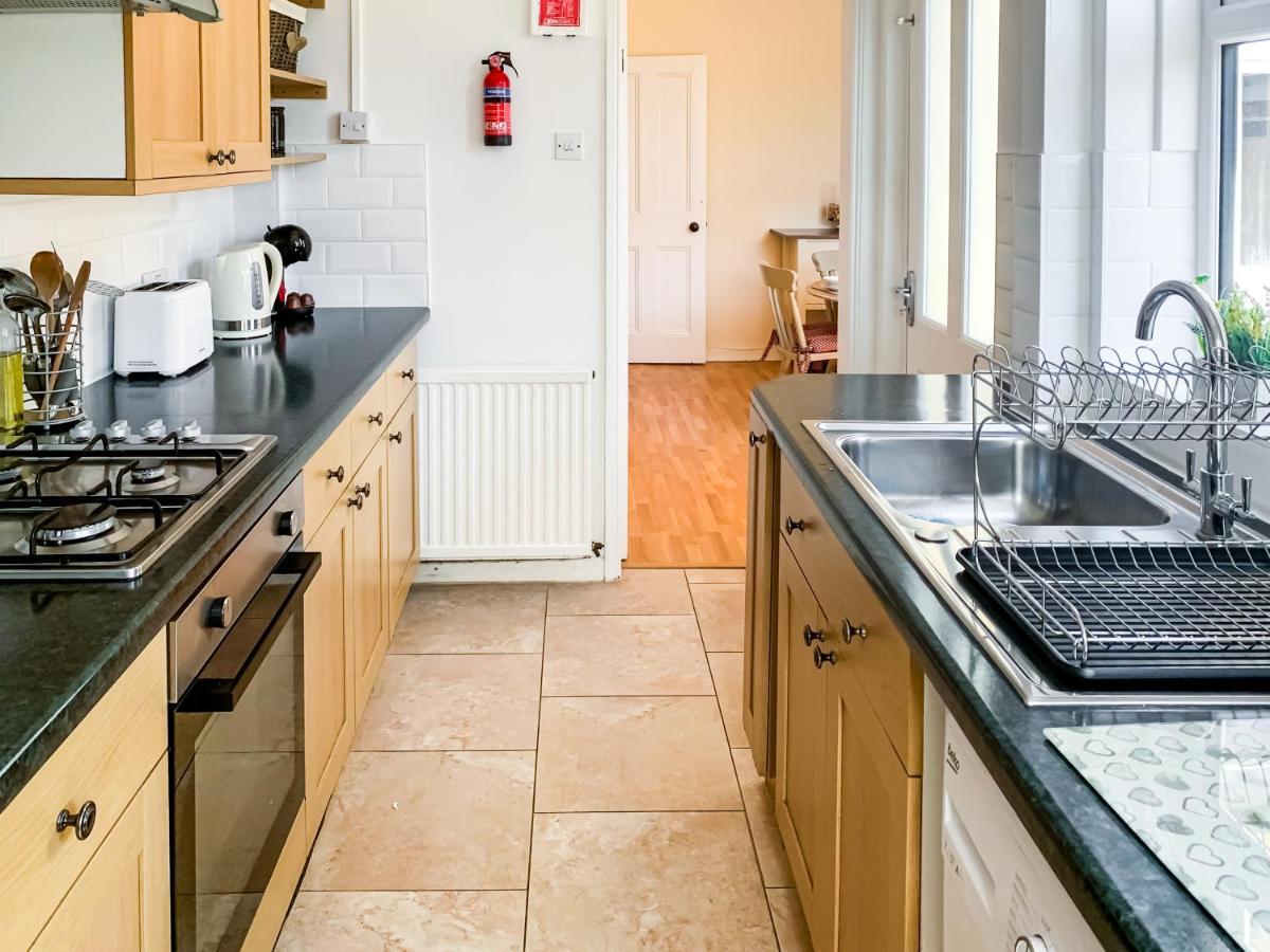 Waverley Lodge - Quaint Victorian Home With Free Parking York Bagian luar foto