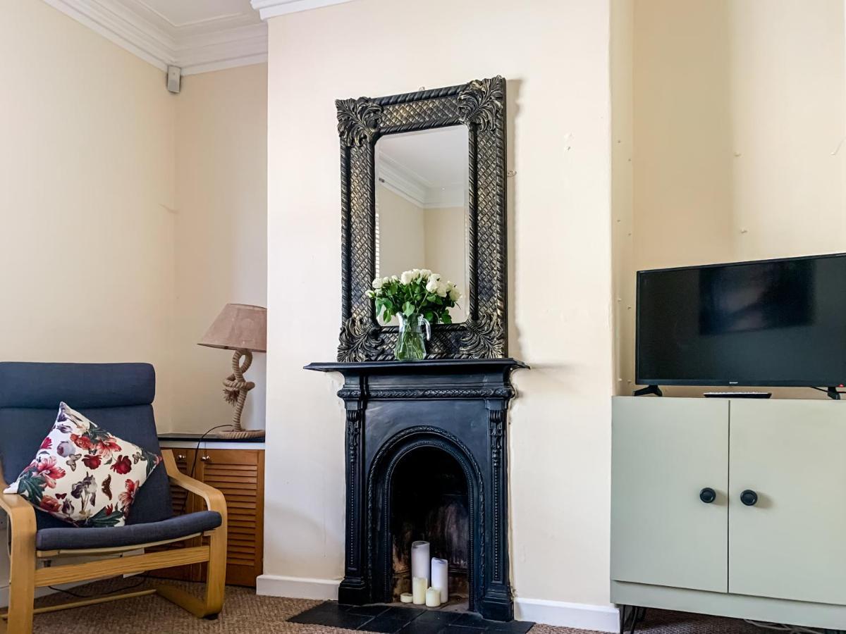 Waverley Lodge - Quaint Victorian Home With Free Parking York Bagian luar foto