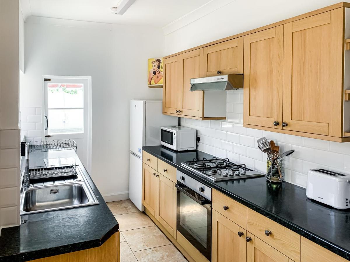 Waverley Lodge - Quaint Victorian Home With Free Parking York Bagian luar foto