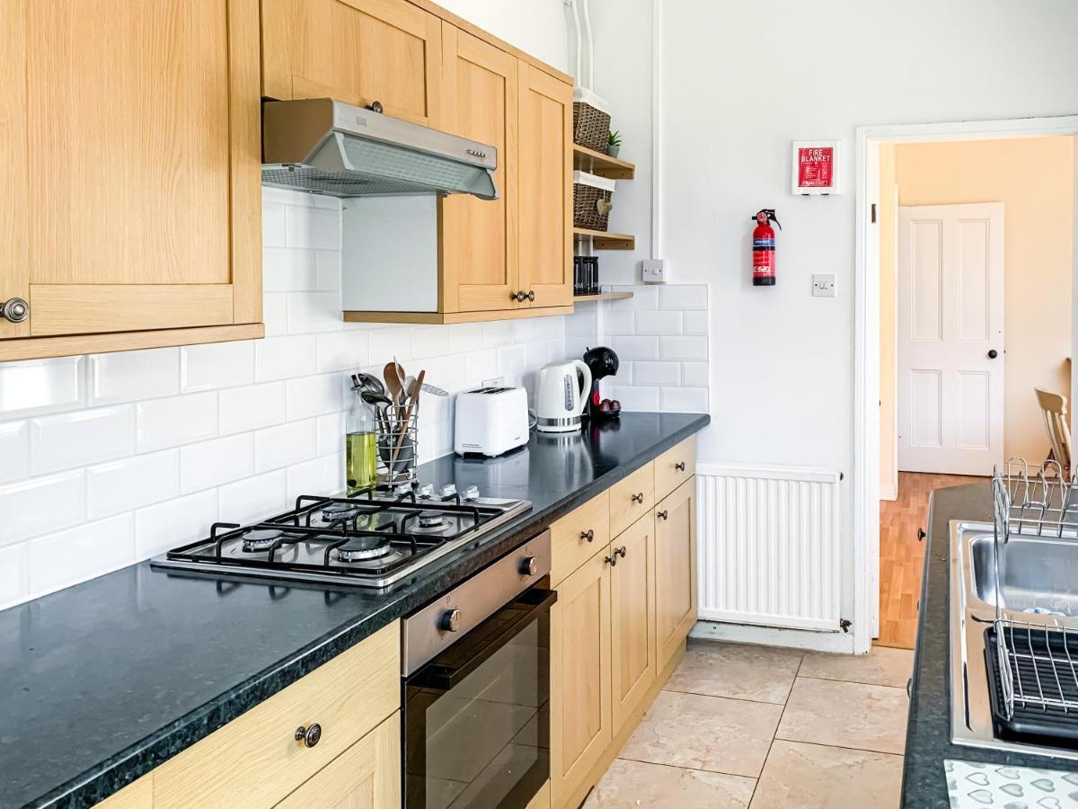 Waverley Lodge - Quaint Victorian Home With Free Parking York Bagian luar foto