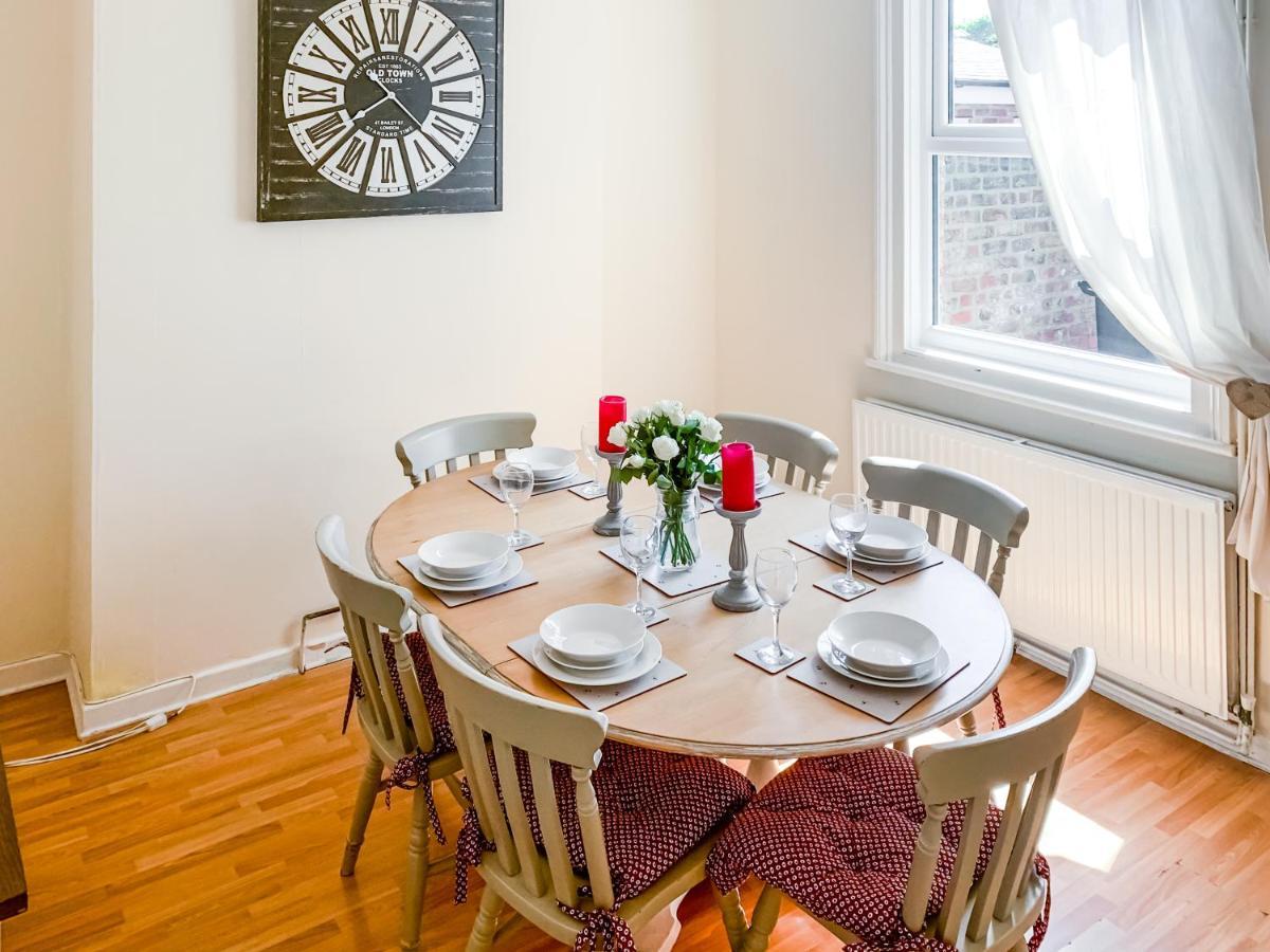 Waverley Lodge - Quaint Victorian Home With Free Parking York Bagian luar foto