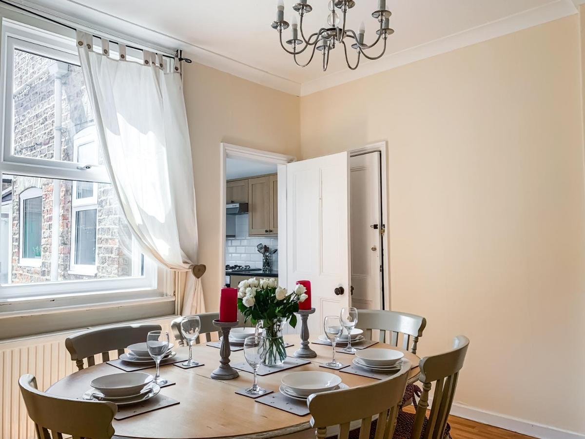 Waverley Lodge - Quaint Victorian Home With Free Parking York Bagian luar foto