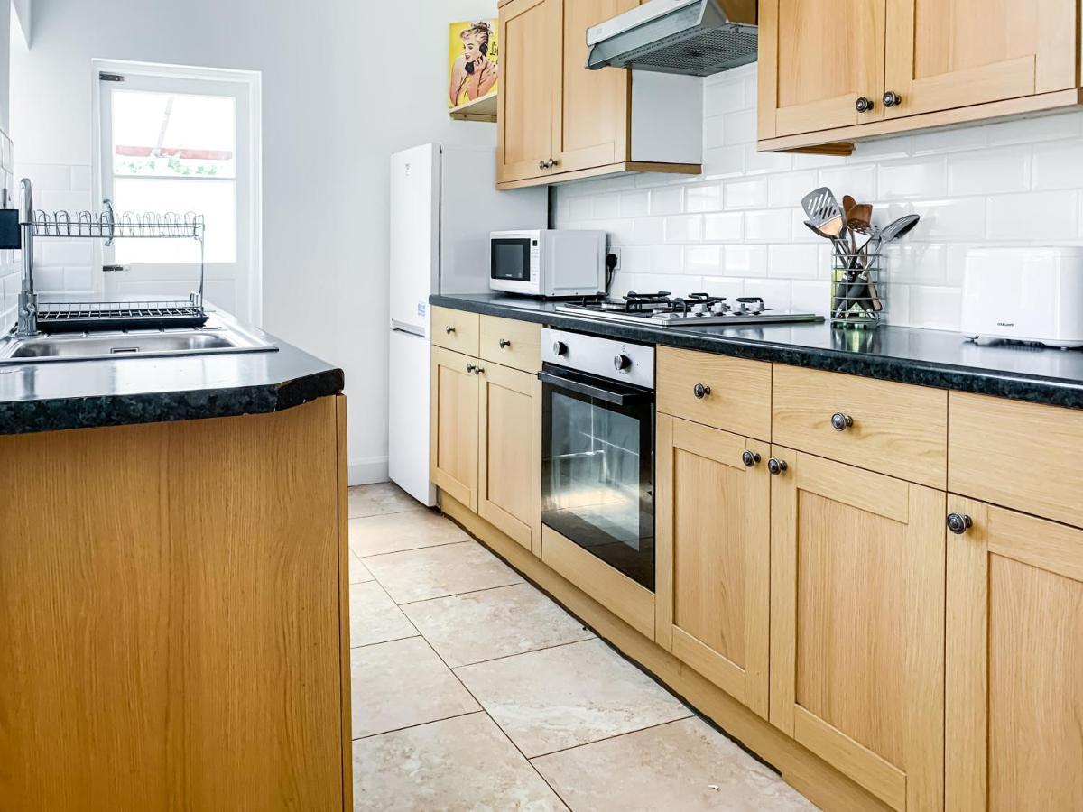 Waverley Lodge - Quaint Victorian Home With Free Parking York Bagian luar foto