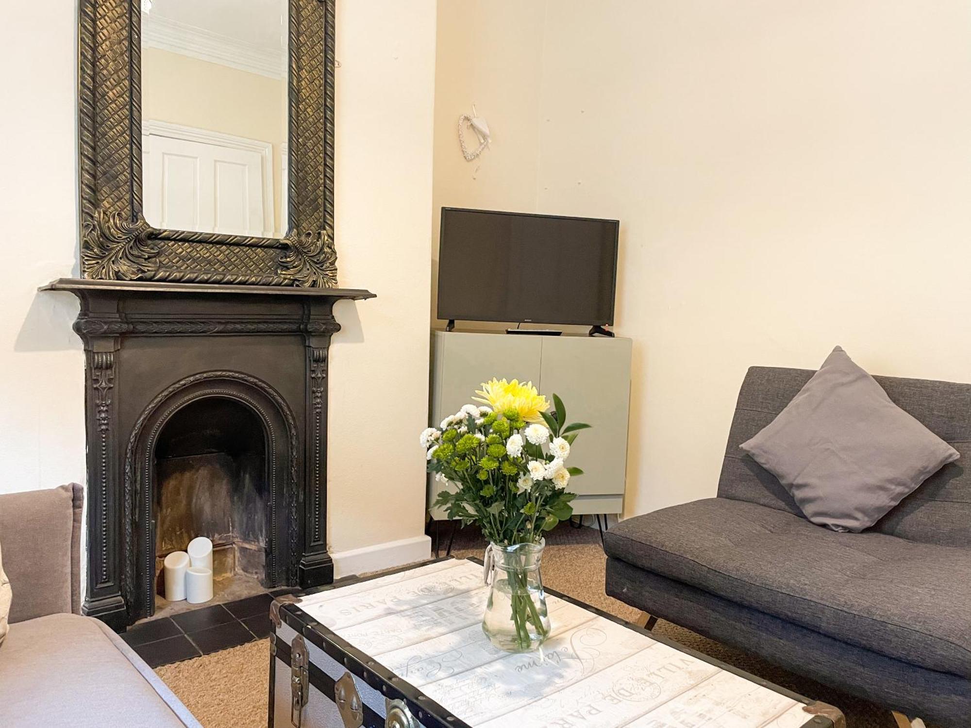 Waverley Lodge - Quaint Victorian Home With Free Parking York Bagian luar foto
